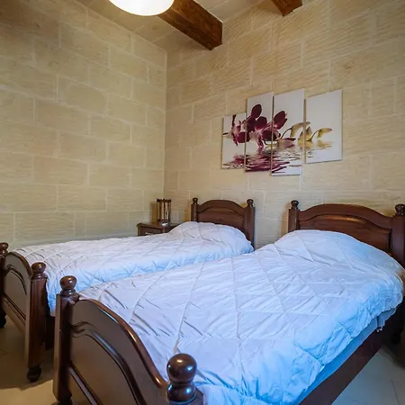 4 Bedroom With Private Pool *