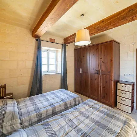 4 Bedroom With Private Pool Casa vacanze *
